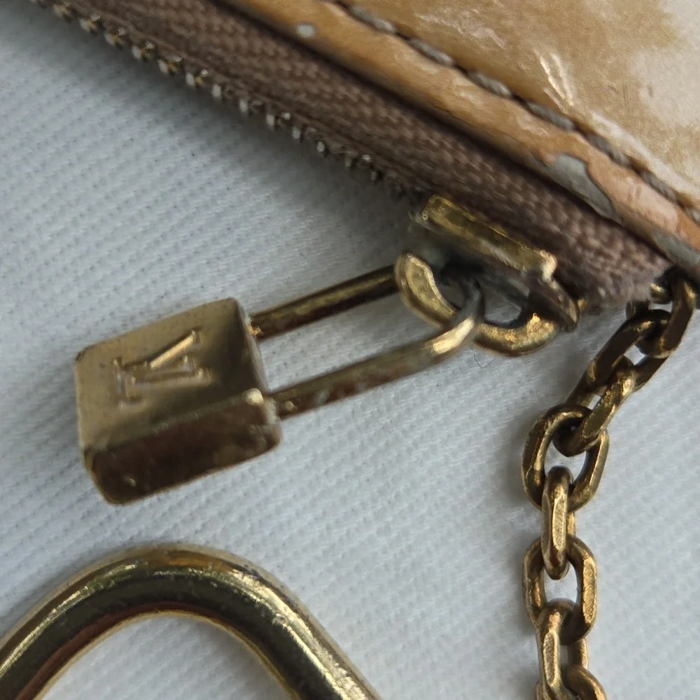 Louis Vuitton Vernis Key Ring Pouch Gold - Picture 5 of 17